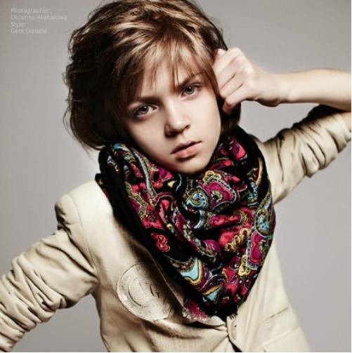 中国童模惊现纽约时尚圈 盘点全球迷人小模特