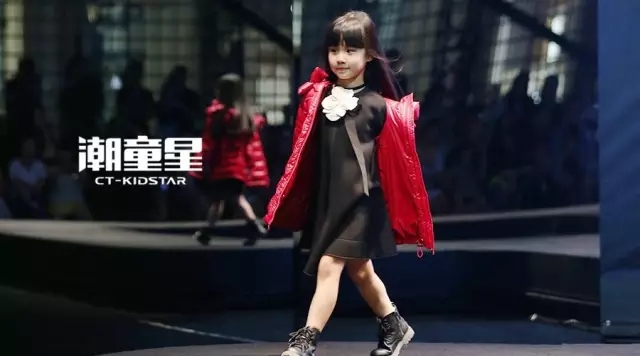 童装界的LV，潮童星闪耀意大利名品FENDI 时尚秀！